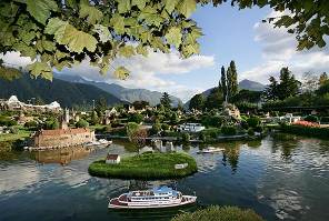 http://www.lugano-tourism.ch/fileUpload/activities/353/big_swissminiatur_panorama_con_foglie.bmp