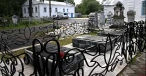 Надгробия на могилах декабристов С.Г. Краснокутского,
В.К. Кюхельбекера, А.П. Барятинского на Тобольском мемориальном Завальном кладбище