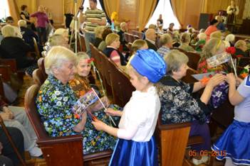 Описание: C:\Users\Qwerty\Desktop\МЕТОДИЧЕСКАЯ\2014-2015 учебный год\конкурсы 14-15\конкурсы 14-15\9 мая и спартакиада весенняя\DSC_0161.JPG